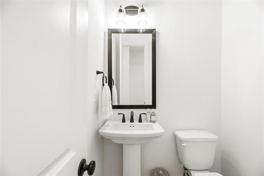 Furnished interior view inside a new home in Sienna, Missouri City (Image 36).