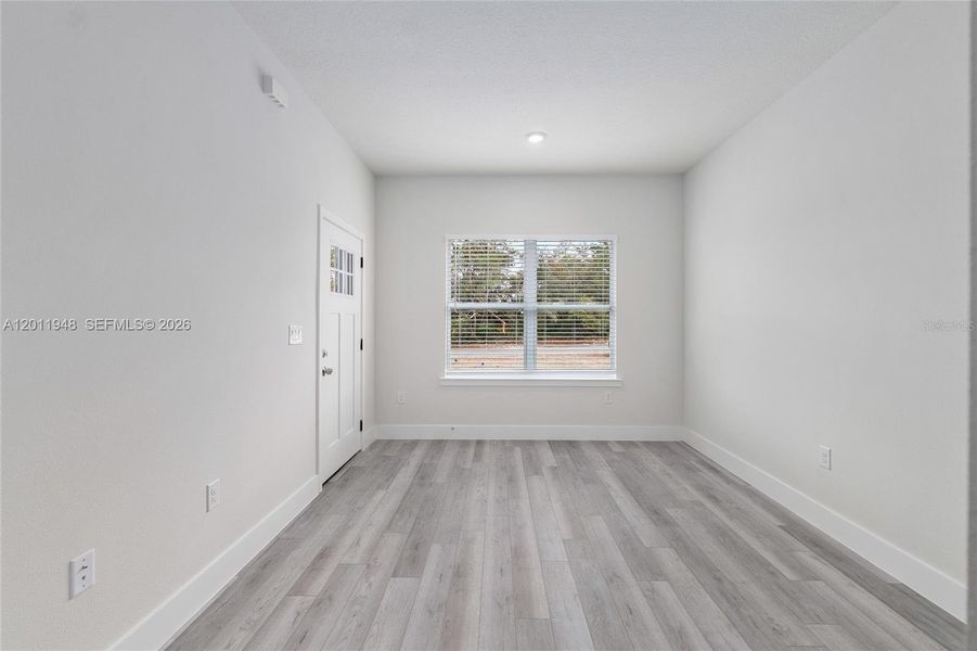 Spacious, unfurnished interior of a new home in , Ocala (Image 26).