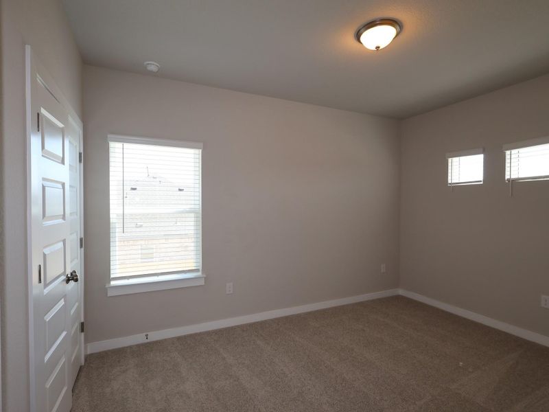 Spacious, unfurnished interior of a new home in Cedar Brook, Leander (Image 10).