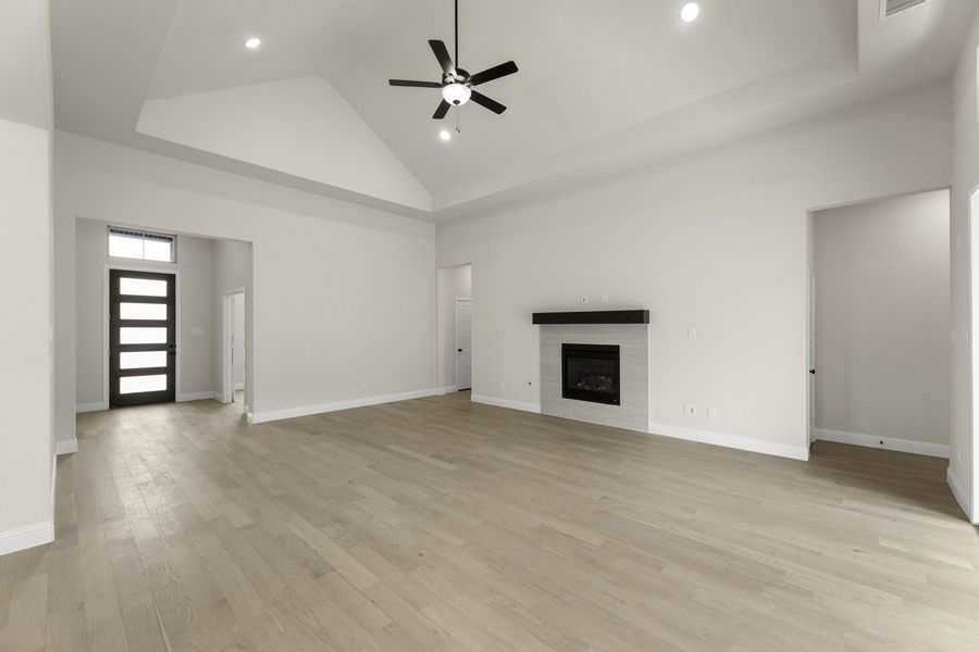 Spacious, unfurnished interior of a new home in Park Hills, Rockwall (Image 20). Spacious, unfurnished interior of a new home in Park Hills, Rockwall (Image 20).