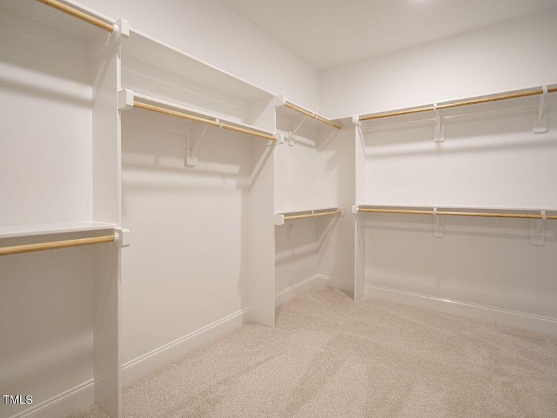 018-1280x960-closet