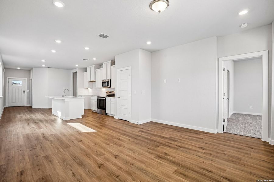 Spacious, unfurnished interior of a new home in Highland Ridge, San Antonio (Image 32). Spacious, unfurnished interior of a new home in Highland Ridge, San Antonio (Image 32).