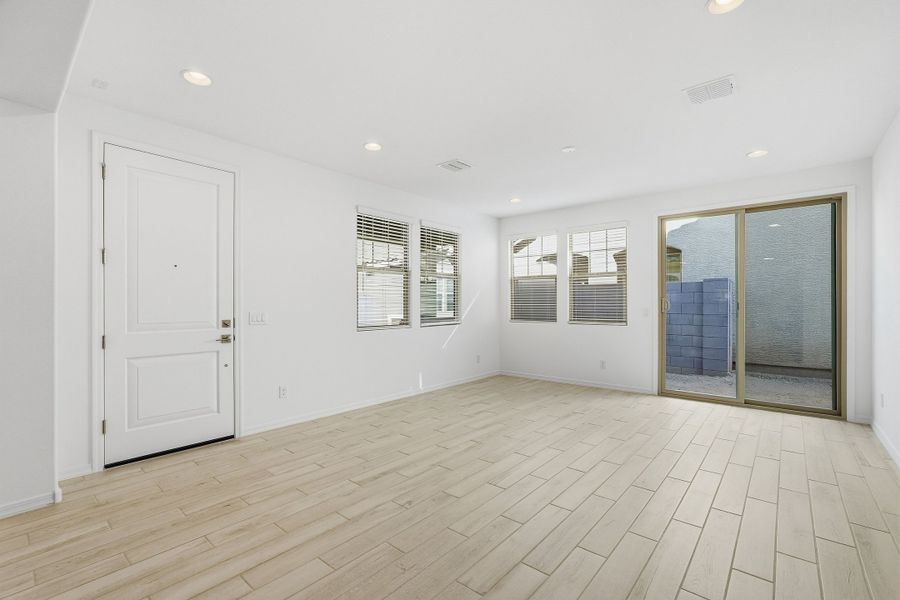 Spacious, unfurnished interior of a new home in Parkside, Avondale (Image 17).