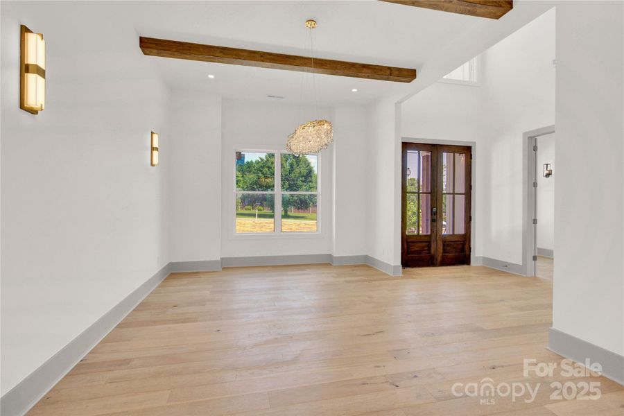 Dining room with wood beams Dining room with wood beams