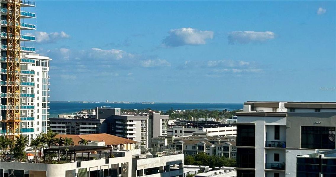 Condo located in St. Petersburg, FL showcasing its design and architecture (Image 5).