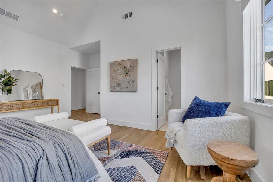 Furnished interior view inside a new home in , Dallas (Image 8).
