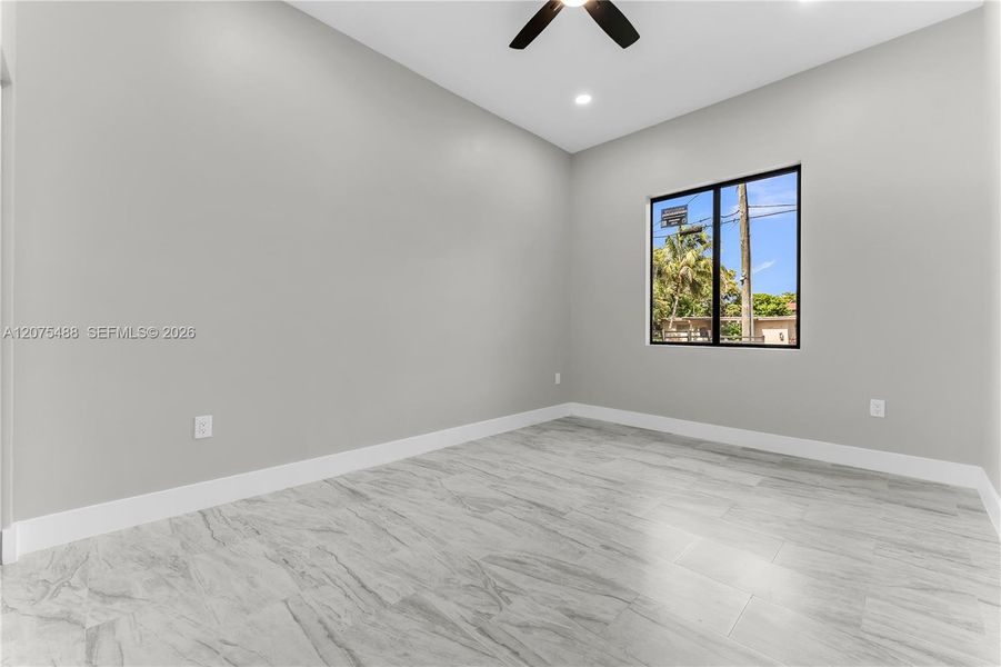 Spacious, unfurnished interior of a new home in , Fort Lauderdale (Image 39).