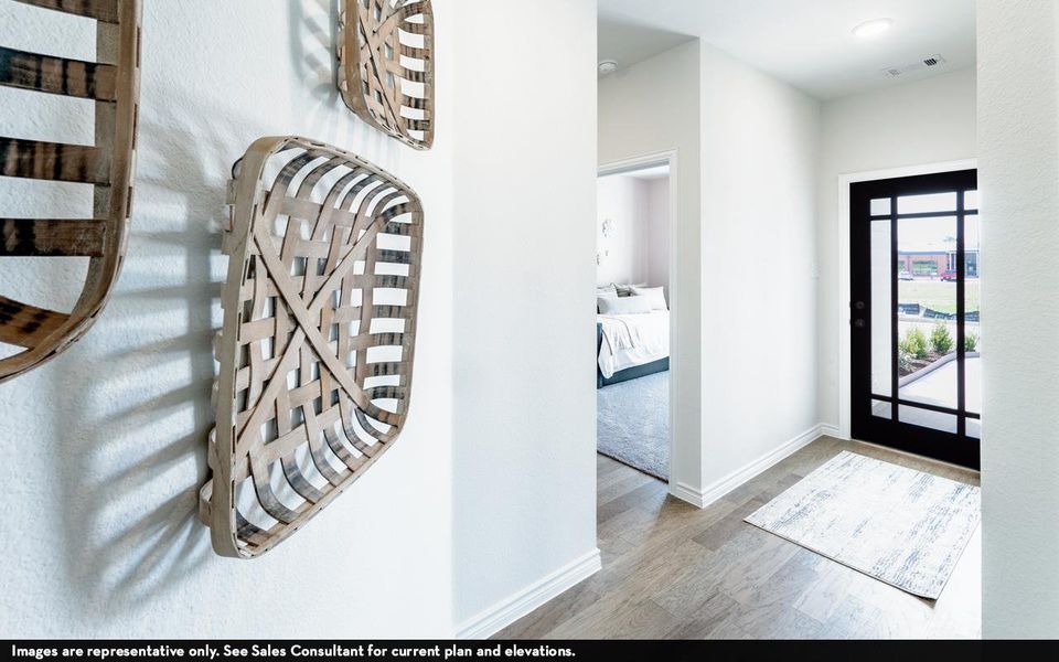 Spacious, unfurnished interior of a new home in Sunfield, Buda (Image 17).