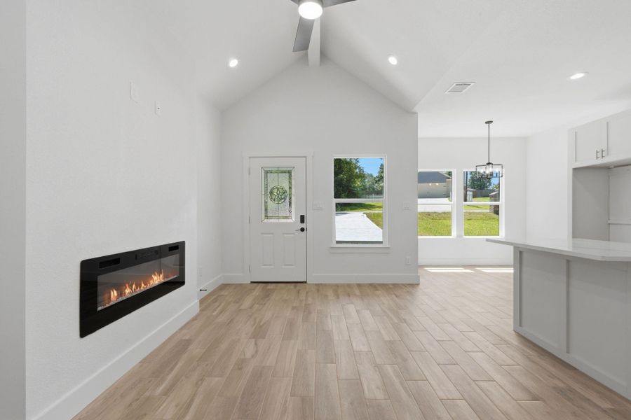 Spacious, unfurnished interior of a new home in , Willis (Image 20).