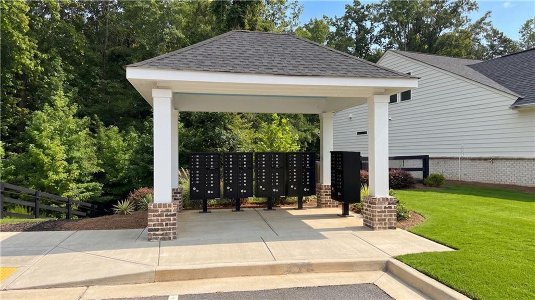 Exterior details and patio area of a home in Lakecrest, Buford (Image 19).
