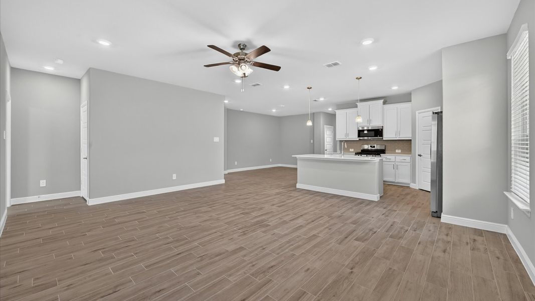 Spacious, unfurnished interior of a new home in Bluestem, Rhome (Image 13).