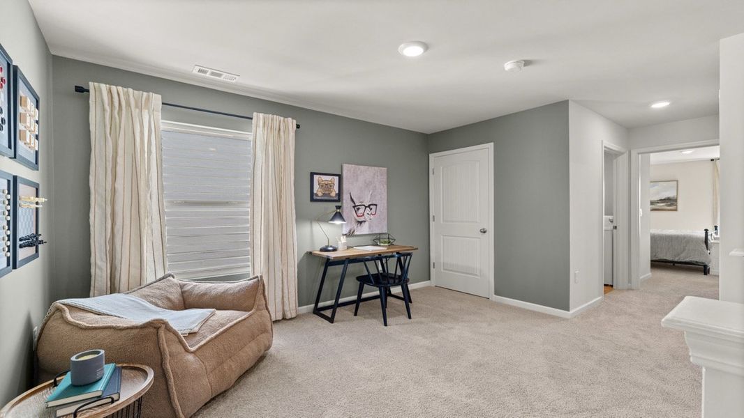 Representative furnished interior of a home built from the Elston by D.R. Horton in Rolling Meadows, Jasper (Image 32).
