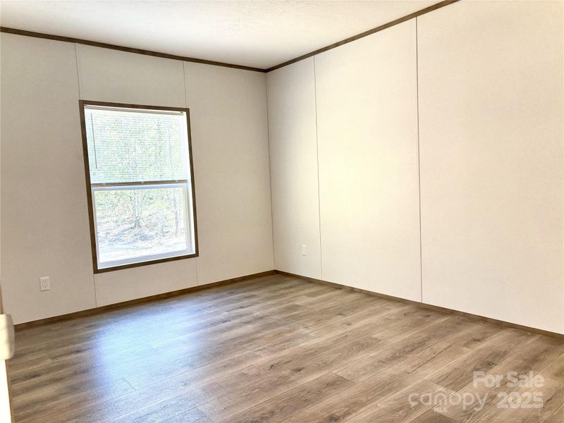 Spacious, unfurnished interior of a new home in , Kershaw (Image 27).