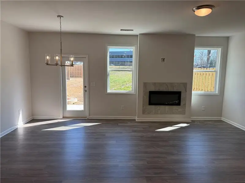 Spacious, unfurnished interior of a new home in Longview Run, Decatur (Image 7).