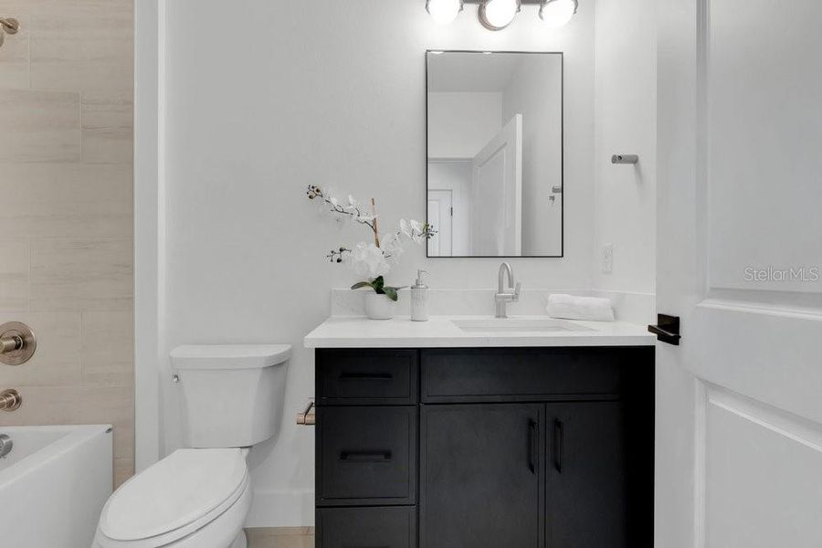 Furnished interior view inside a new home in , Orlando (Image 41).