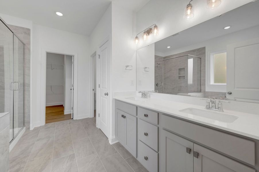 Owner's Bathroom Owner's Bathroom
