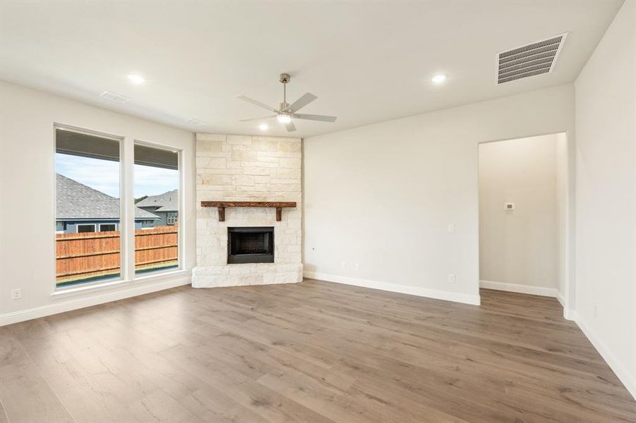 Spacious, unfurnished interior of a new home in Sunset Ridge, Alvarado (Image 16).