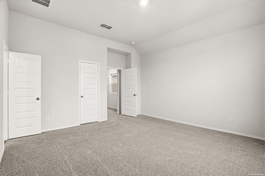 Spacious, unfurnished interior of a new home in Blue Ridge Ranch, San Antonio (Image 13).