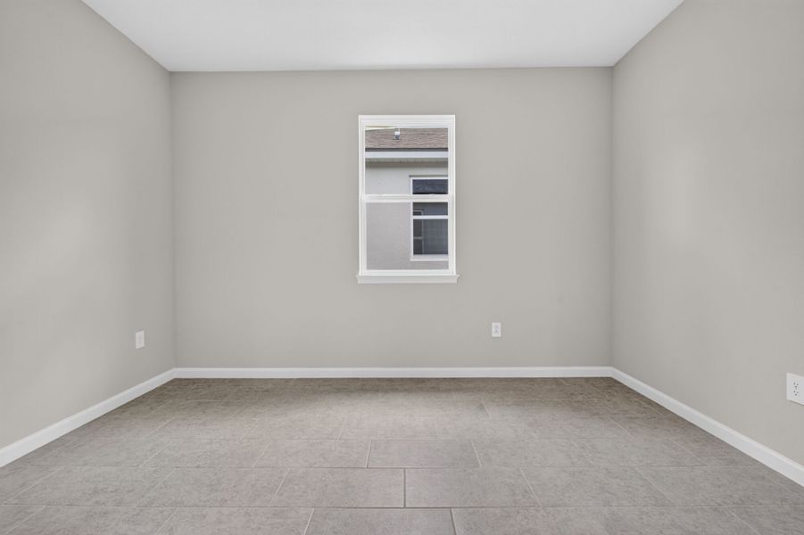 Spacious, unfurnished interior of a new home in Pasadena Ridge Master, Dade City (Image 9).