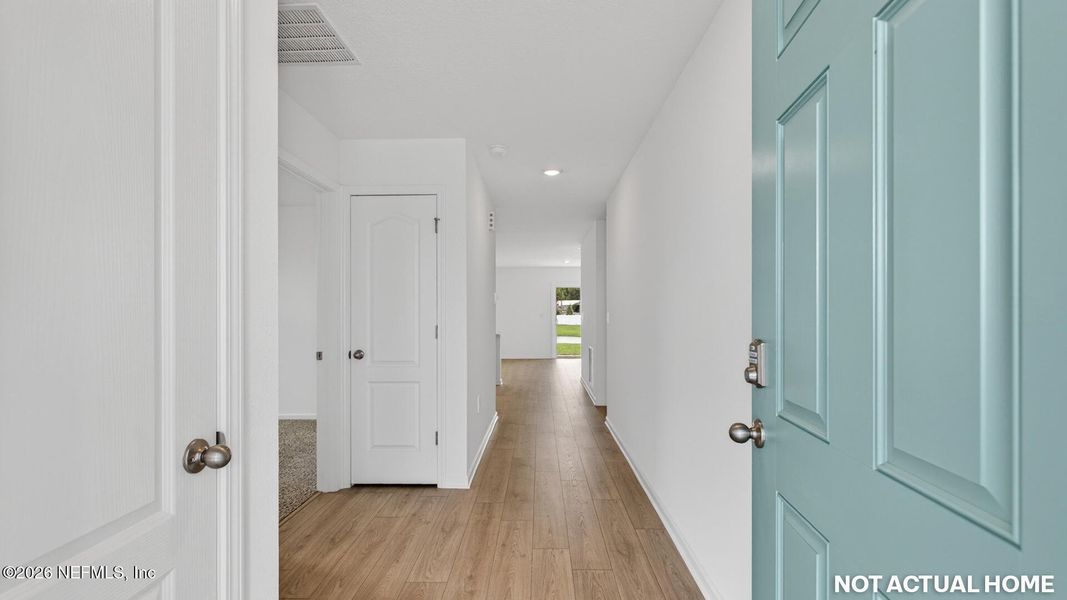 Spacious, unfurnished interior of a new home in Copes Landing, Jacksonville (Image 20).