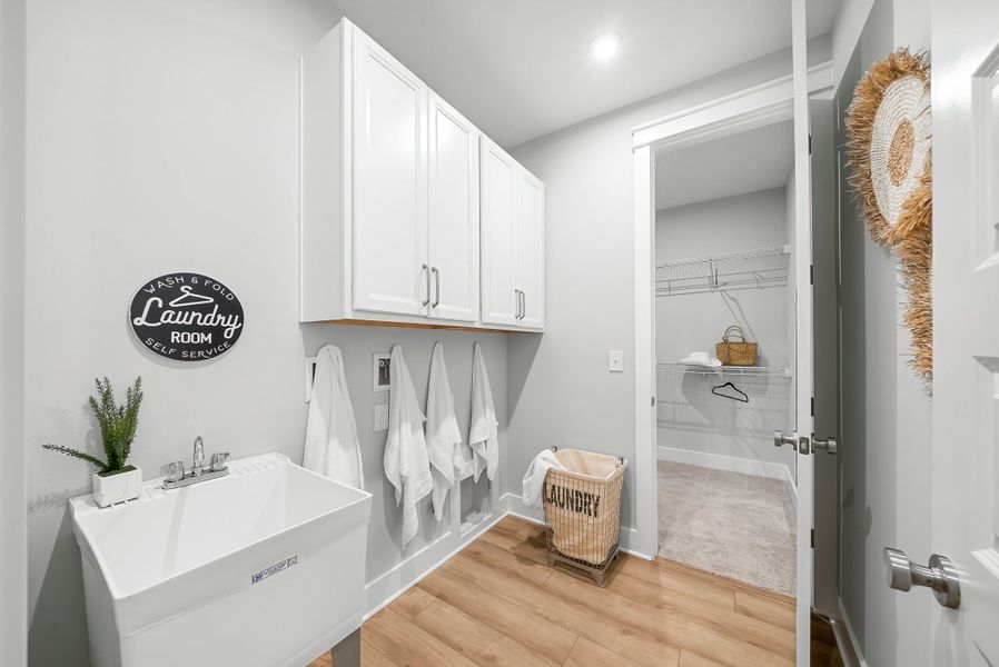 Representative furnished interior of a home built from the Ivy by Fischer Homes in Twin Lakes, Hoschton (Image 35).