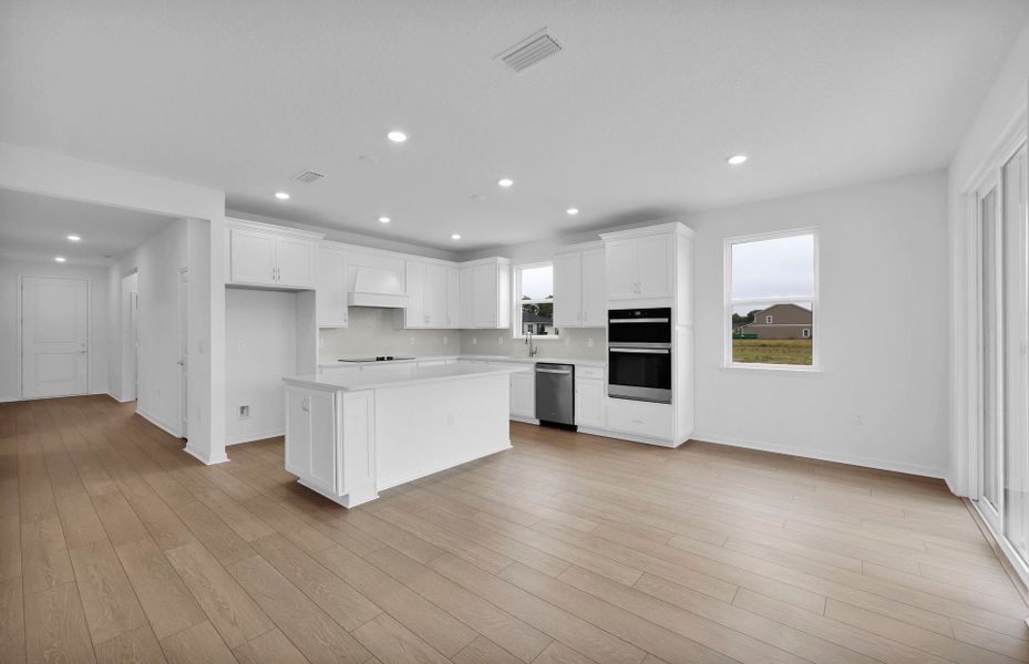 Spacious, unfurnished interior of a new home in Hyland Trail, Green Cove Springs (Image 16).