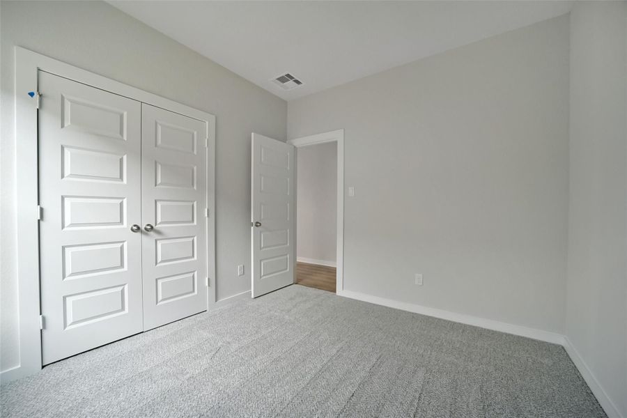 Spacious, unfurnished interior of a new home in Sunterra, Katy (Image 128). Spacious, unfurnished interior of a new home in Sunterra, Katy (Image 128).