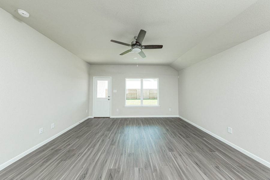Spacious, unfurnished interior of a new home in River Ranch, Dayton (Image 16).