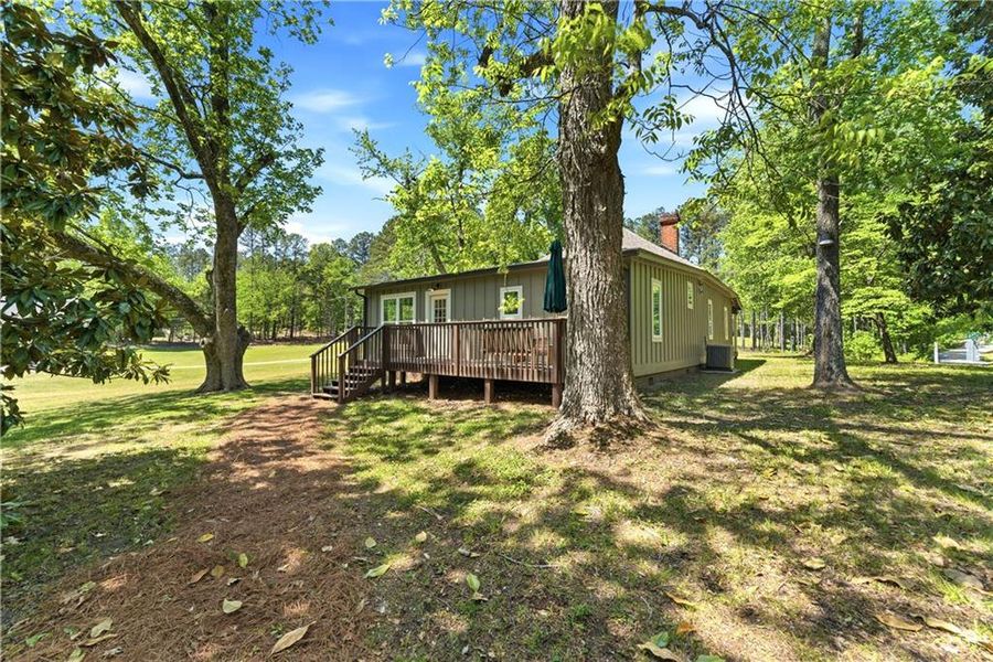 Exterior details and patio area of a home in , Winston (Image 19).