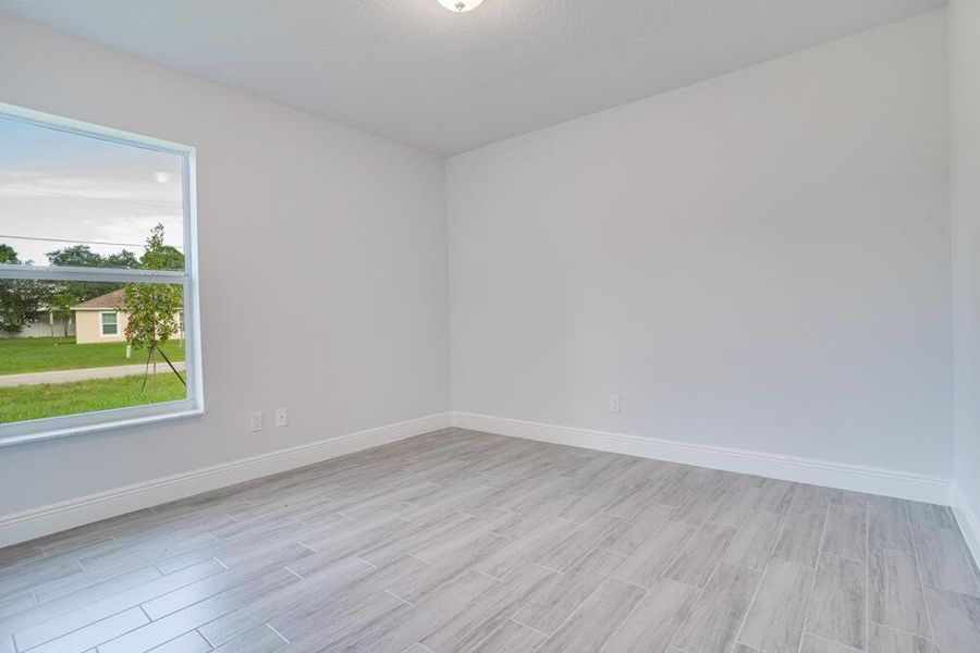 Spacious, unfurnished interior of a new home in , Palm Bay (Image 21).