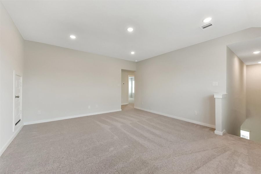 Spacious, unfurnished interior of a new home in River Ranch Meadows, Dayton (Image 28).