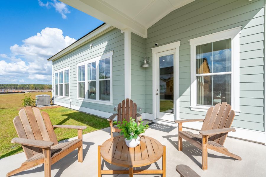 Exterior details and patio area of a home in Carnes Crossroads, Summerville (Image 27).