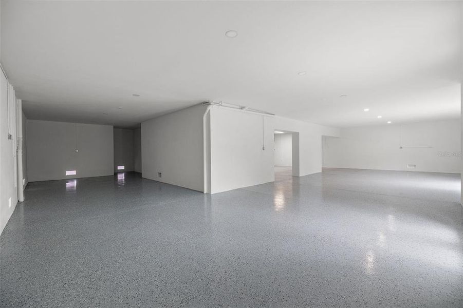 Spacious, unfurnished interior of a new home in , Belleair Beach (Image 55).