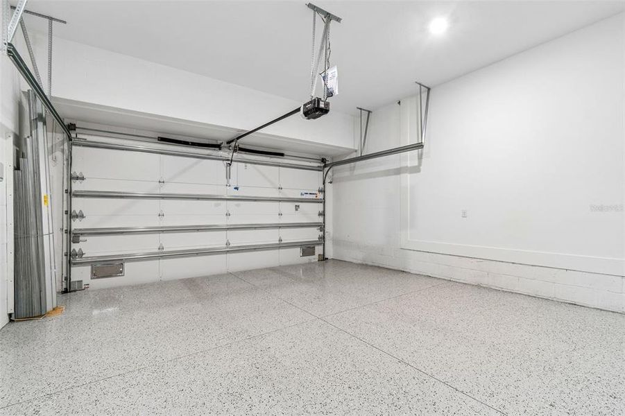 Spacious, unfurnished interior of a new home in , Tampa (Image 51).