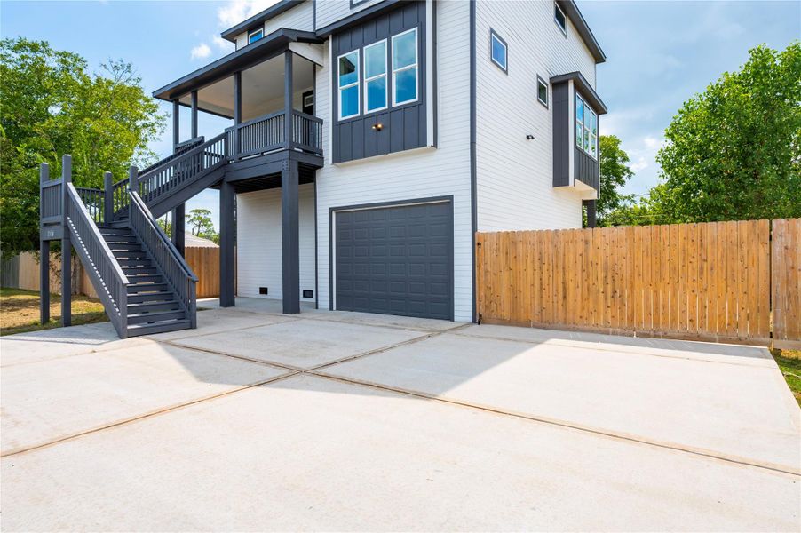 Exterior details and patio area of a home in , Shoreacres (Image 3).