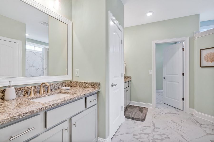 Shelter Bay, Master Bathroom