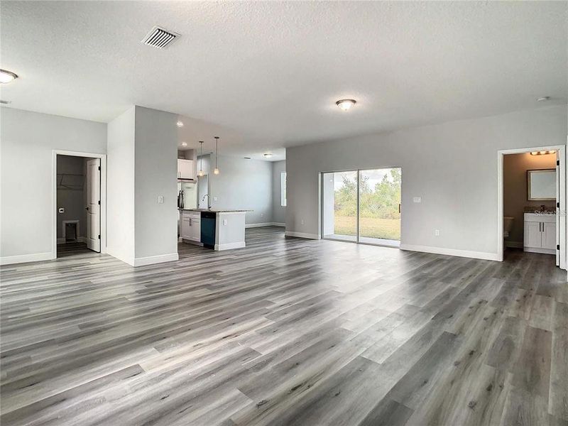 Spacious, unfurnished interior of a new home in , Port Charlotte (Image 8).