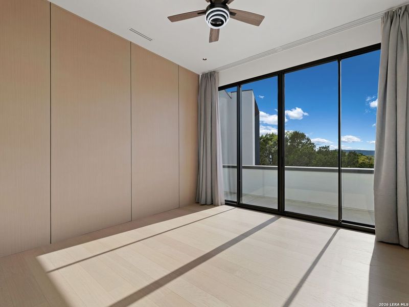 Spacious, unfurnished interior of a new home in , San Antonio (Image 43).