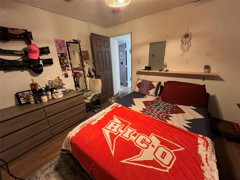 Furnished interior view inside a new home in , Hico (Image 9).