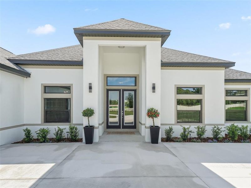 Exterior details and patio area of a home in , Ocala (Image 30).