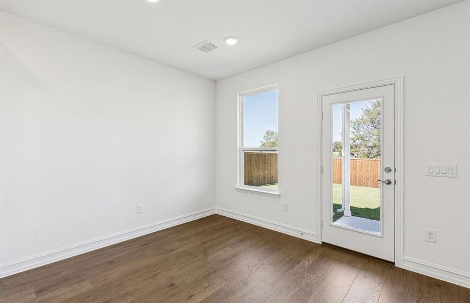 Dining nook with direct access to the backyard Dining nook with direct access to the backyard