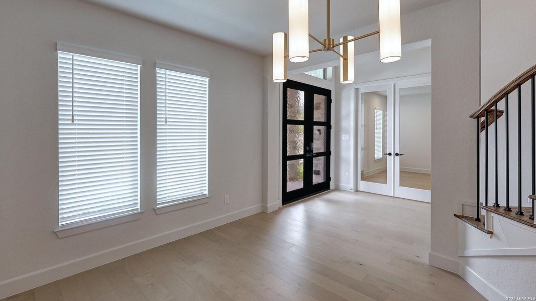Spacious, unfurnished interior of a new home in The Dominion, San Antonio (Image 18).