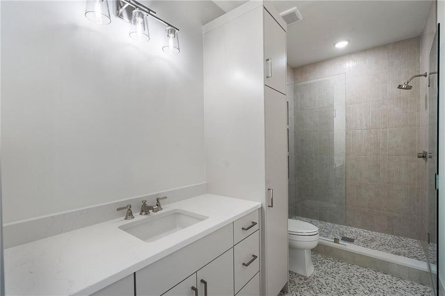 Furnished interior view inside a new home in , Alpharetta (Image 13).