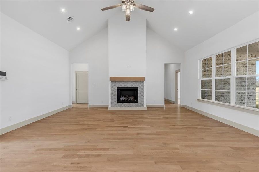 Spacious, unfurnished interior of a new home in , Lone Oak (Image 23).