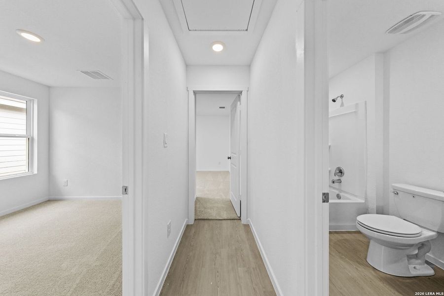 Spacious, unfurnished interior of a new home in Spring Grove, St. Hedwig (Image 20).