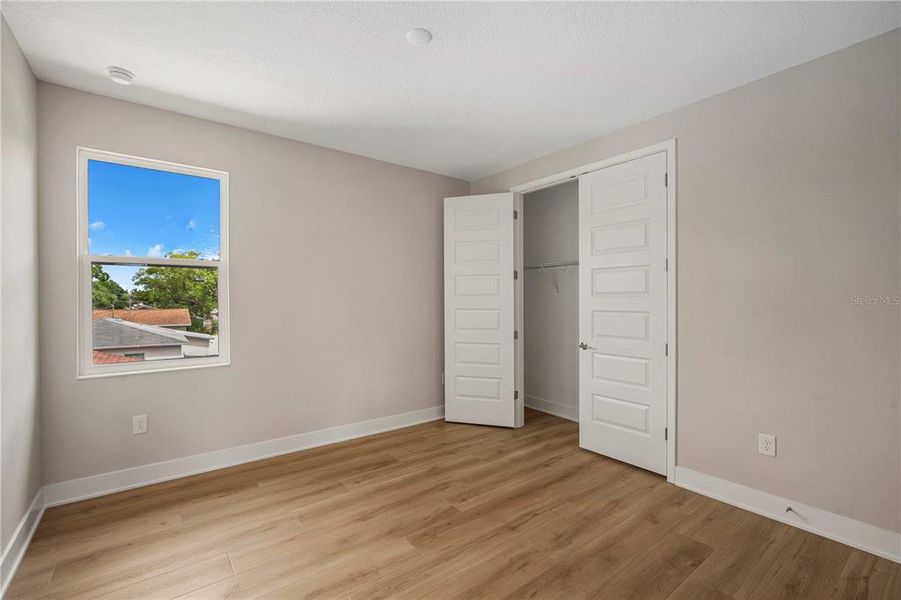 Spacious, unfurnished interior of a new home in , Tampa (Image 37).