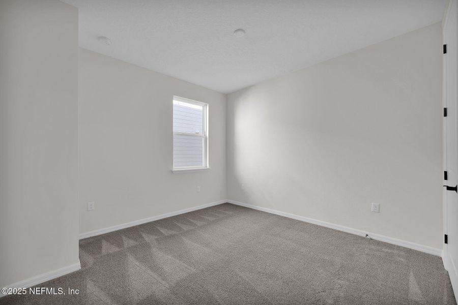 Spacious, unfurnished interior of a new home in Murray Farms, Middleburg (Image 20).