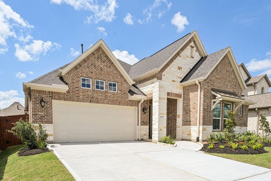 Front exterior of a new home in Evergreen 55', Conroe, TX, highlighting curb appeal (Image 29).