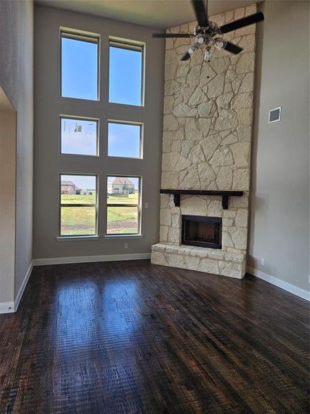 Spacious, unfurnished interior of a new home in , Gordonville (Image 10).