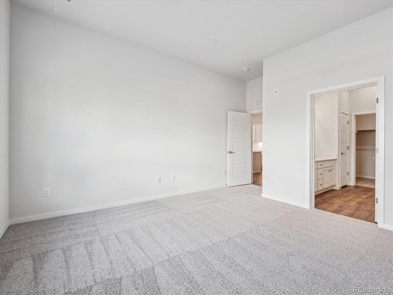 Spacious, unfurnished interior of a new home in Condo Collection at Grand Vue at Interlocken, Broomfield (Image 13).